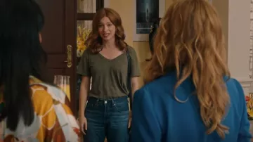 Camiseta Z Supply Kasey Modal Blend usada por Darby Spencer (Stacey Farber) como se ve en The Spencer Sisters (S01E01)