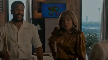 Kenneth Jay Lane Large Fan 22K Gold-Plated Drop Earrings usados por Tasha Mack (Wendy Raquel Robinson) como se ve en The Game (S02E07)