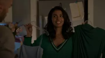 Le chandail Upside Nirvarna Louie porté par Shannon Kane vu dans The Game (S02E08)
