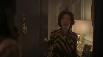 Diane Von Furstenberg Hannah Robe tricolore portée par Mme Ivey (Kelly Bishop) vue dans The Watchful Eye (S01E01)