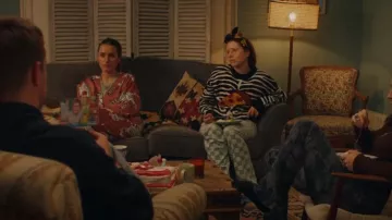 Zara Zebra Pizza Jacquard Knit Sweater porté par Rosie (Jessie Cave) comme on le voit dans Buffering (S02E01)