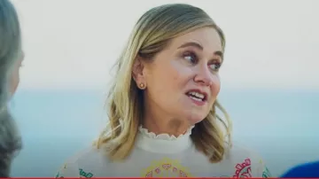 Maxi Vestido Bordado Blanco Multicolor para Mujer de Zara usado por Maureen McCormick como se ve en Fantasy Island (S02E04)
