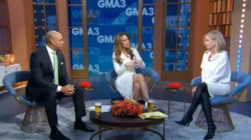 Robe à capuche à capuche en cachemire côtelée Tom Ford portée par Jennifer Ashton vue dans Good Morning America le 1er février 2023