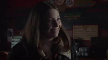 Chaqueta con estampado Jacquard recortado SCOTCH & SODA en negro usada por Katie Fleming Morris (Ziya Matheson) como se ve en Heartland (S16E13)