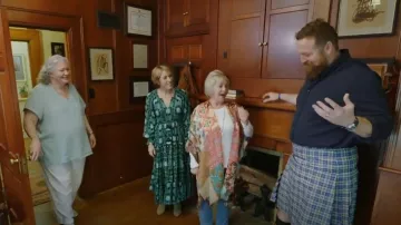 Anthropologie Omika Emerald Midi Dress worn by Erin Napier as seen in Home Town (S07E01)