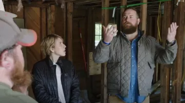 Patagonia Nano Puff Jacket worn by Erin Napier as seen in Home Town (S07E02)