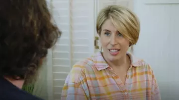 American Eagle Oversized Resort Shirt worn by Erin Napier as seen in Home Town (S07E02)