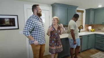 Charlie Charlie Charlotte Green Floral Cap-Sleeve Surplice Dress worn by Erin Napier as seen in Home Town (S07E02)