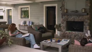 Baskets Nike Air Force 1 '07 portées par Summer (Rachel Stubington) comme on le voit dans Shrinking (S01E03)