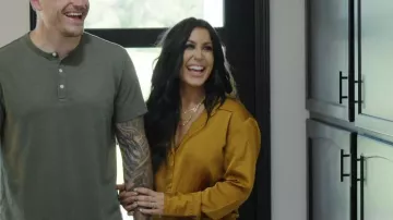 Surchemise en satin à manches longues Abercrombie & Fitch portée par Chelsea DeBoer dans Down Home Fab (S01E03)