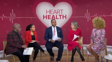 Vestido floral largo de pantorrilla de H&M usado por Phoebe Robinson como se ve en Today el 3 de febrero de 2023