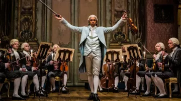 Chaussures en cuir noir à boucles portées par Chevalier (Kelvin Harrison Jr.) comme on le voit dans Chevalier