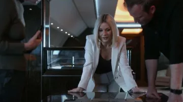 Veronica Beard Matteo Chaqueta Dickey de doble pecho usada por Billie Pearce (Catherine Zeta-Jones) como se ve en National Treasure: Edge of History (S01E03)