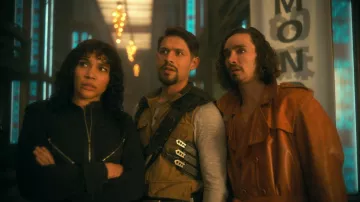 Black Jumpsuit of Allison Hargreeves / Number Three (Emmy Raver-Lampman) in The Umbrella Academy (Season 3 Episode 2)