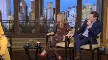 Zapatos de tacón alto usados por Kelly Ripa como se ve en VIVO con Kelly y Ryan el 6 de febrero de 2023