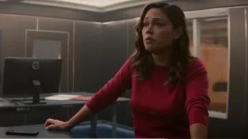 J Crew Margot Crewneck Sweater porté par Jane Tennant (Vanessa Minnillo) vu dans NCIS: Hawai’i (S02E13)