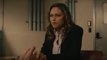 Theory Black Etiennette Blazer porté par Jane Tennant (Vanessa Minnillo) vu dans NCIS: Hawai’i (S02E13)