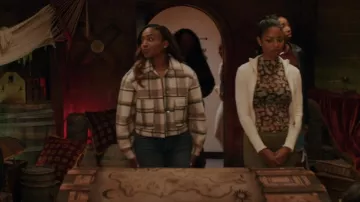 Abercrombie et Fitch Cropped Shacket porté par Tootie (Taylor Polidore) comme on le voit dans All American: Homecoming (S02E10)