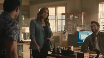 Ceinture de rebond de chiffon et d’os portée par Jane Tennant (Vanessa Minnillo) vue dans NCIS : Hawaii (S02E13)