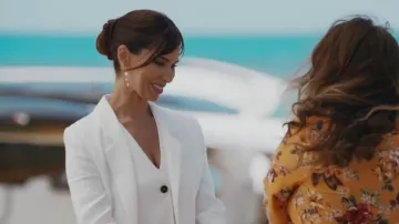 Victoria Beckham White Woven Vest worn by Elena Roarke (Roselyn Sánchez) as seen in Fantasy Island (S02E05)