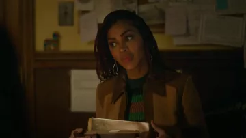 Suéter mixto escocés y soda usado por Camille Parks (Meagan Good) visto en Harlem (S01E07)