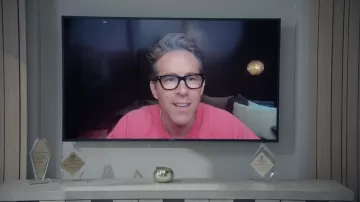 Gafas Tom Ford usadas por Champ Nightengale (Ryan Reynolds) como se ve en American Auto (S02E03)