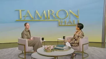 Sandalias de tacón alto con puño de tobillo de Gianvito Rossi usadas por Tamron Hall como se ve en Tamron Hall Show el 3 de febrero de 2023