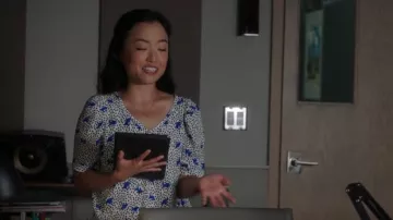 Top en crêpe imprimé Maje avec Shirring porté par Ashley Morales (Kelsey Lopes) comme on le voit dans A Million Little Things (S04E04)