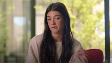 John Galt Cream Brianna Sweater porté par Charli D’Amelio vu dans The D’Amelio Show (S02E02)