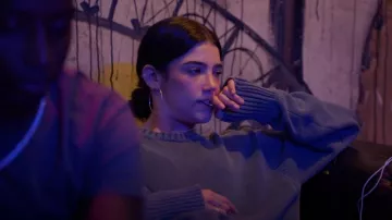 Brandy Melville Navy Violet Cotton Sweater porté par Charli D’Amelio vu dans The D’Amelio Show (S02E02)