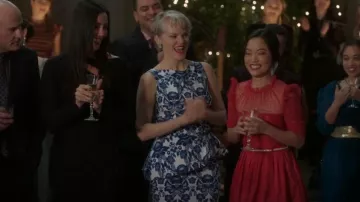 Autorretrato Tafetán y vestido de tul usado por Claudia (Andrea Bang) como se ve en Un millón de pequeñas cosas (S04E10)
