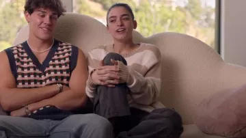 Brandy Melville Bri­an­na Sweater worn by Dixie D'Amelio as seen in The D'Amelio Show (S02E08)