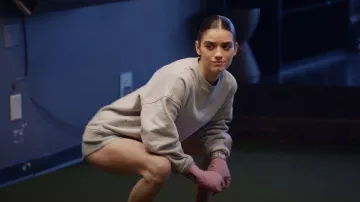 Alo Yoga Renown Heavy Weight Crew Neck Pullover worn by Dixie D'Amelio as seen in The D'Amelio Show (S02E09)