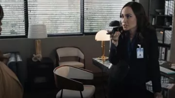 L'Agence Chamberlain Blazer worn by Tracy Chiles (Courtney Ford) as seen in The Rookie: Feds (S01E10)