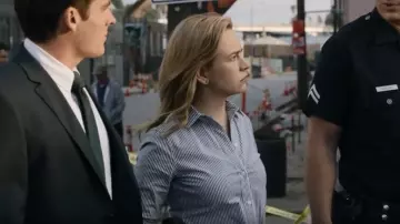 Theory Essential Button Down worn by Laura Stensen (Britt Robertson) as seen in The Rookie: Feds (S01E10)