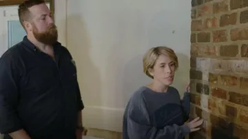 Laurel mercantile Scots­man Gen­er­al Store Sweat­shirt worn by Erin Napier as seen in Home Town (S07E06)