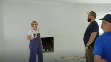 Luna Sky Over­alls Navy 23786 worn by Erin Napier as seen in Home Town (S07E06)