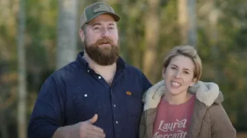 Laurel Mercantile Sweat­shirt worn by Erin Napier as seen in Home Town (S07E07)