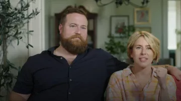 American Eagle Resort Shirt worn by Erin Napier as seen in Home Town (S07E08)