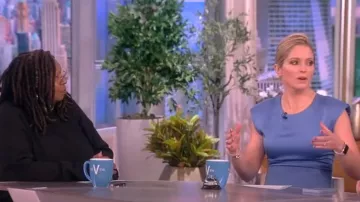 Veronica Beard Peony Padded Shoulder Handkerphead Vestido usado por Sara Haines como se ve en The View el 9 de febrero de 2023