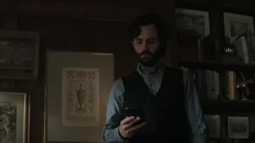 Polo Ralph Lauren Button-Down Chambray Shirt worn by Joe Goldberg (Penn Badgley) as seen in You (S04E02)