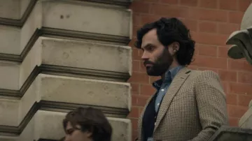 Corneliani Mi­ni Check Side Vents Notch Lapel Reset 2-Button Blazer worn by Joe Goldberg (Penn Badgley) as seen in You (S04E02)