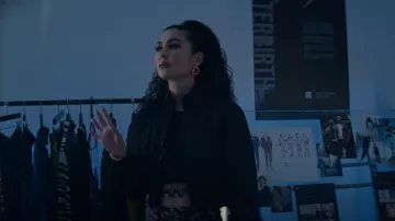 Ganni Knit­ted Bead­ed Crop Top worn by Sophie (Niccy Lin) as seen in You (S04E02)