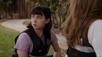 ATM Anthony Thomas Melillo Schoolboy Cotton Crewneck Camiseta usada por Penny Gill (Sarah Gilman) como se ve en CSI: Vegas (S02E13)