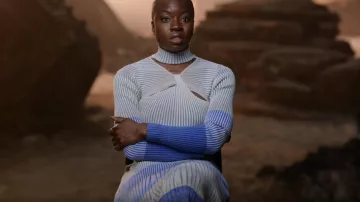 Jonathan Simkhai Kazuki Coutout Space Dyed Ribbed Cotton Blend Dress porté par Okoye (Danai Gurira) vu dans Marvel Studios Assembled (saison 1 épisode 14)