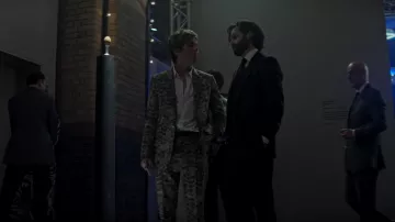 Acne Studios Acne Studios Croc Jacquard Pantalones usados por Adam (Lukas Gage) como se ve en You (S04E02)