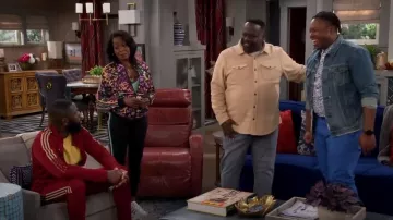 Adidas Tiro 21 Slim-Fit Metallic Full-Zip Jacket usada por Malcolm Butler (Sheaun McKinney) como se ve en The Neighborhood (S05E13)