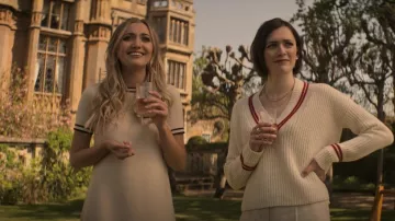 Gucci Wool Mini Vestido usado por Lady Phoebe (Tilly Keeper) como se ve en You (S04E04)
