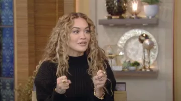 David Koma Circle-Cutout Knit Sweater Top porté par Rita Ora comme vu dans LIVE avec Kelly et Ryan le 13 février 2023