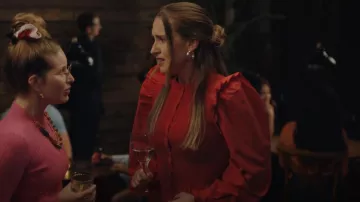 Seul le haut à volants porté par Ashley (Rosa Robson) comme on le voit dans la mise en mémoire tampon (S02E02)